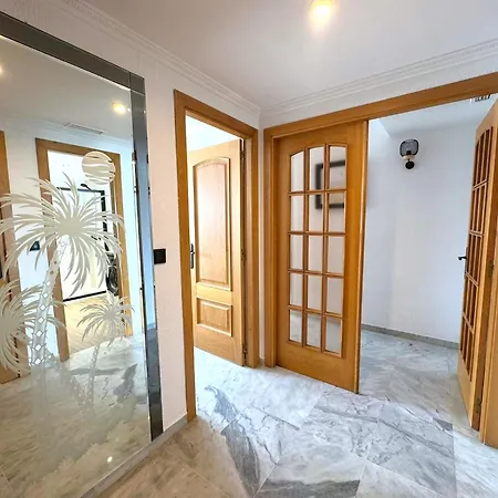 Plaza Santa Ana بينايدورم