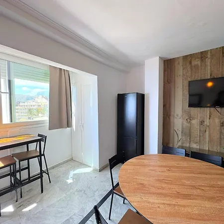 Plaza Santa Ana بينايدورم