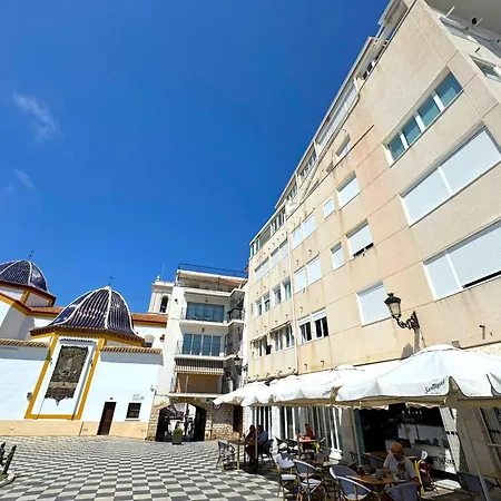 Plaza Santa Ana * بينايدورم